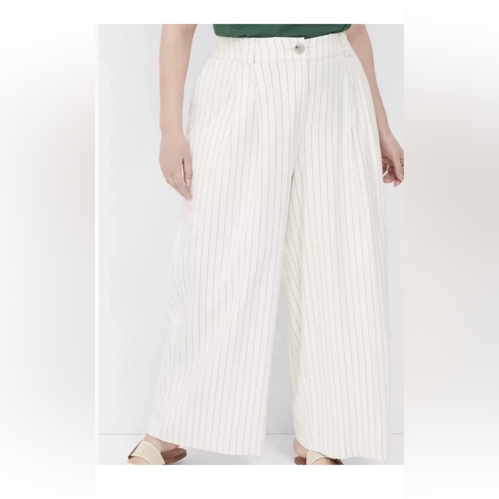 Elegant White Pleated Women‘s Dress Pants